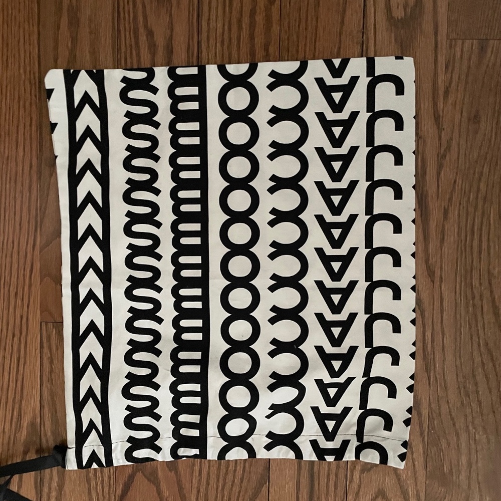 MARC JACOBS Pair of Dust Bags Graphic Logo Black and White New - Picture 3 of 3